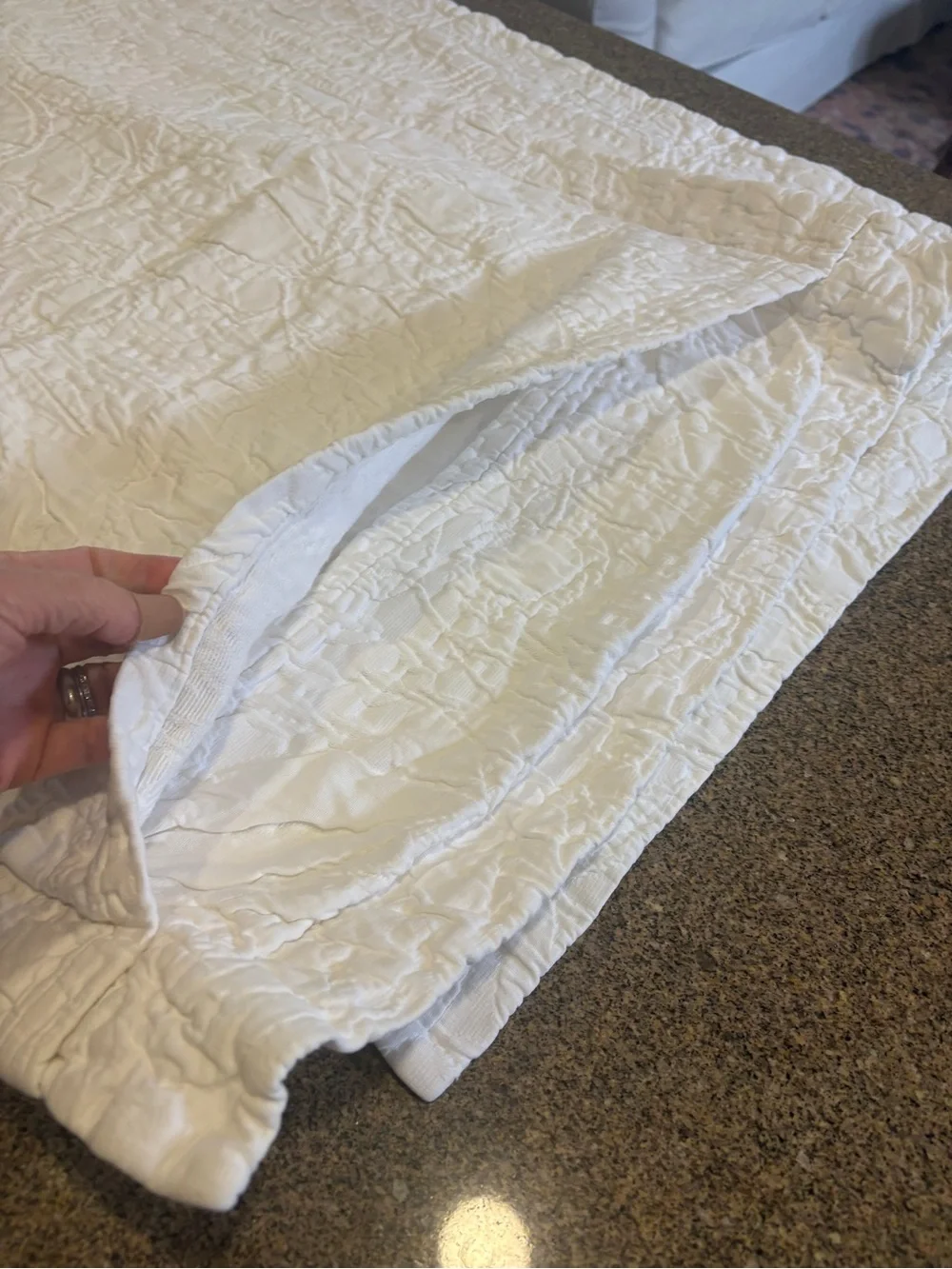 White Pottery Barn Queen Duvet, 2 Shams + Euro Sham. Beautiful!